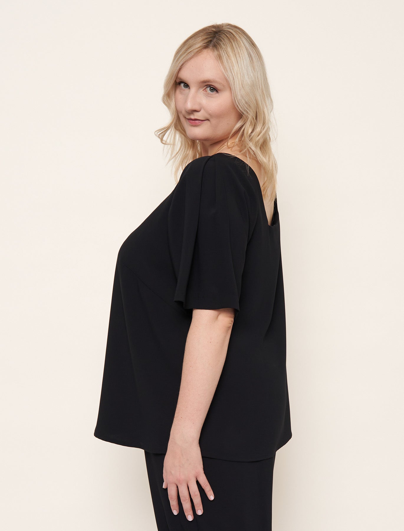 Black top in soft and fluid cady